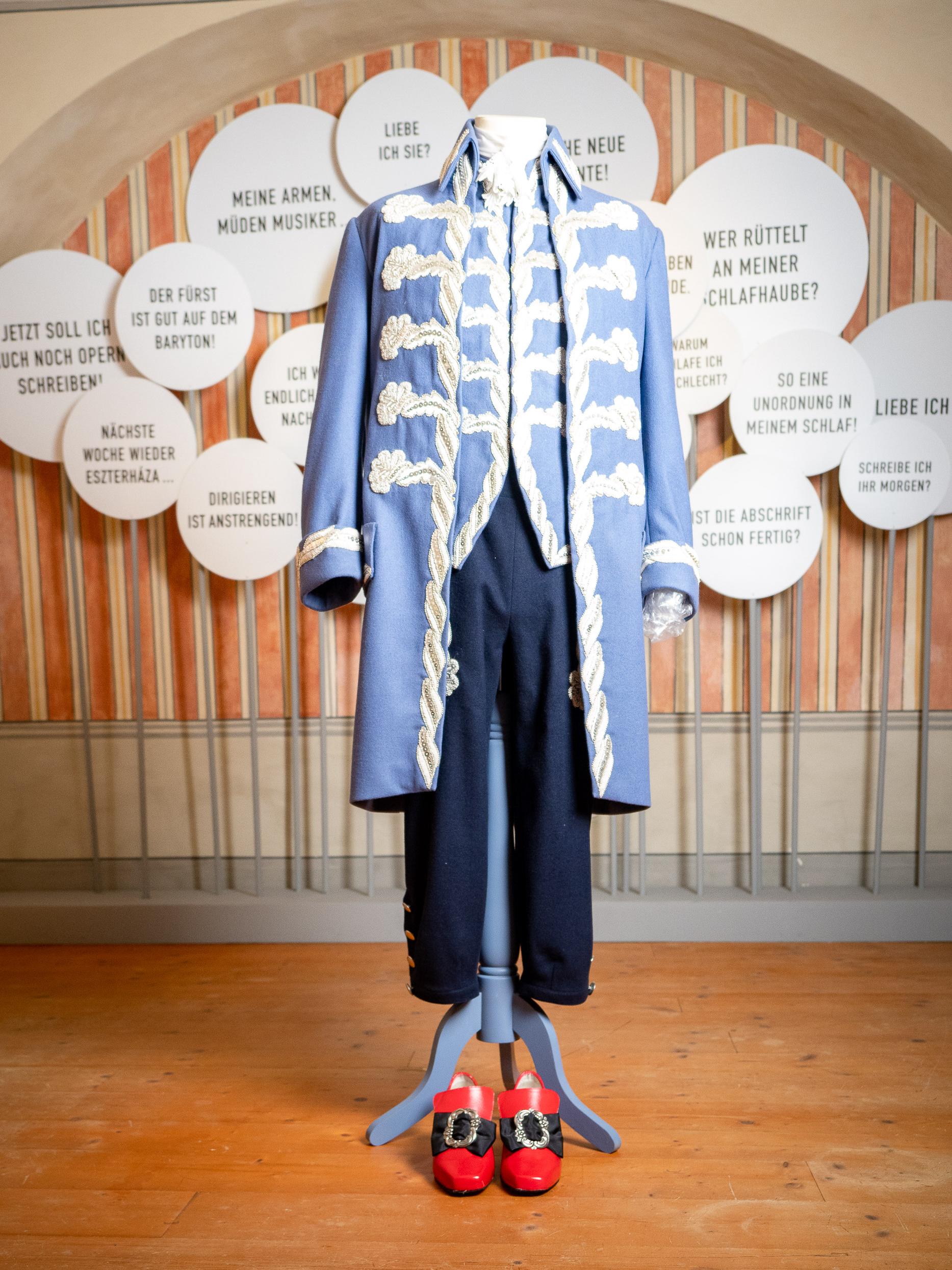 blaue Männerkleidung aus dem Barock 